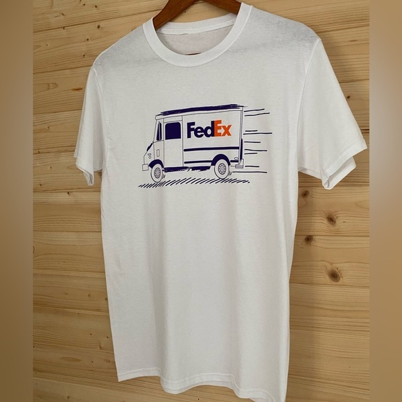 FRUIT of the LOOM FedEx Delivery Truck Graphic Design Unisex Small White Cotton - Picture 2 of 8
